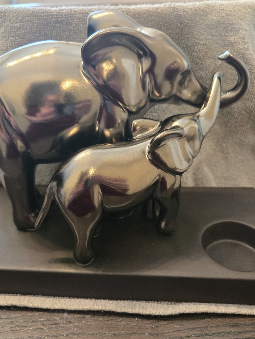 Partylite Majestic Pride Ceramic Elephant Figurine Set